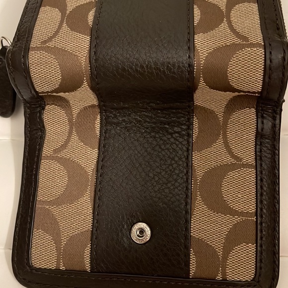 Coach signature wallet with zippered coin /card compartment - Picture 3 of 10
